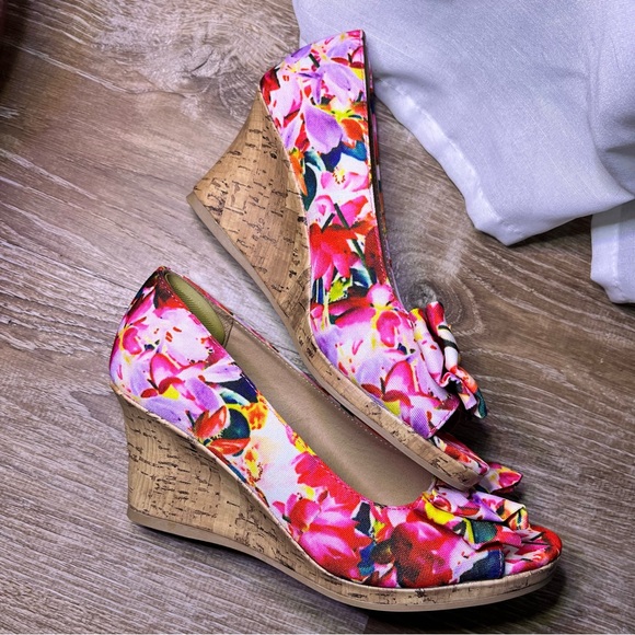 dexflex comfort Shoes - Dexflex Comfort Pink Floral Wedges